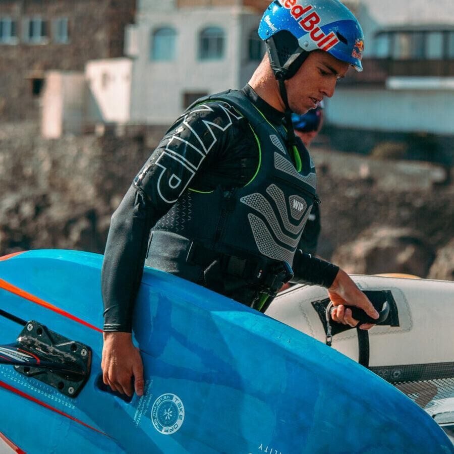 Surf Yaparken Doğru Kıyafet Seçimi